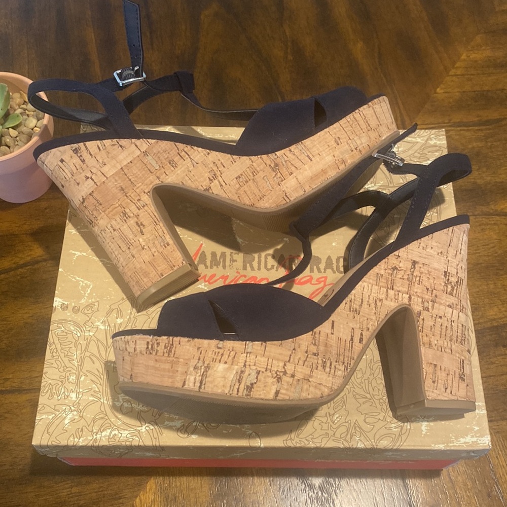 American Rag navy cork heels. Size 9.5. - Picture 5 of 9